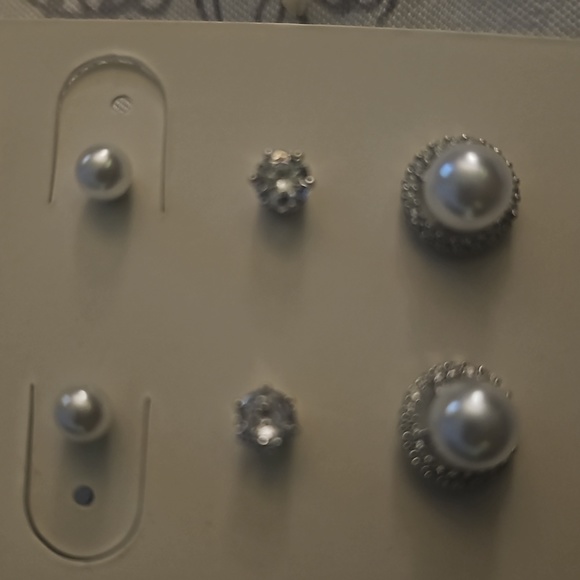 Set of three silver stud earrings - Picture 2 of 3